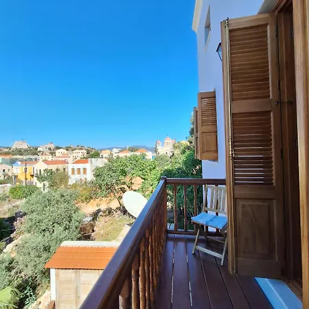 To Pefko - Mezzanines - Μεγίστη