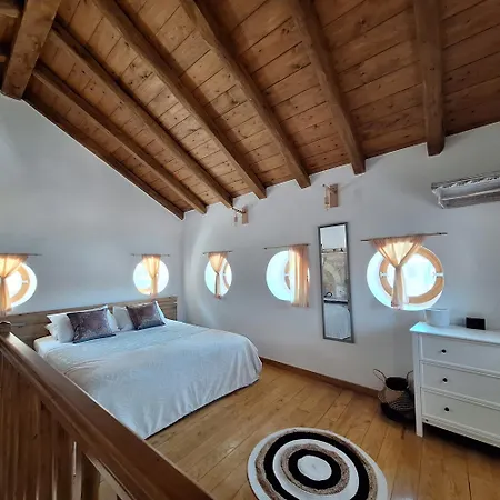 To Pefko - Mezzanines - * Μεγίστη